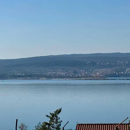 Apartment In 53742 *