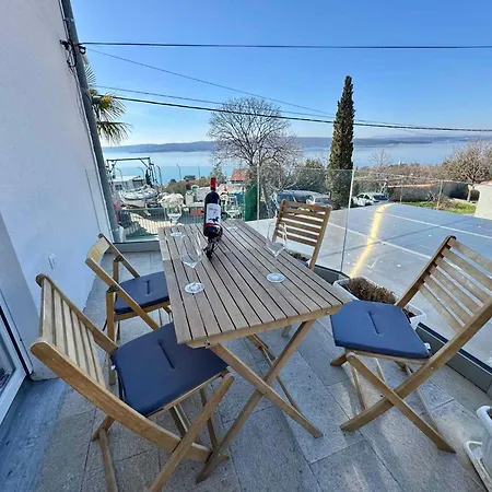 In 53742 * Crikvenica