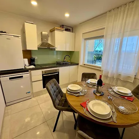 Apartman In 53742 *